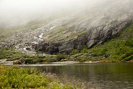 mountain lake on a foggy morning in Norway by Karijn | Fine art Natuur en Reis Fotografie