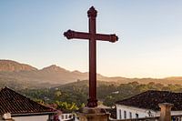 Heiliges Kreuz auf dem Berggipfel, Brasilien
