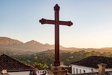 Heilig kruis op bergtop, Brazilie van Frank Alberti