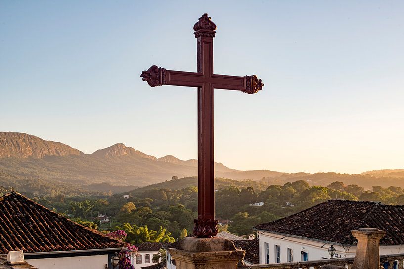 Heiliges Kreuz auf dem Berggipfel, Brasilien von Frank Alberti