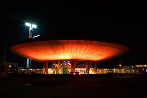 Het Evoluon in Eindhoven kleurt oranje