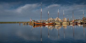 Der Hafen der friesischen IJsselmeer-Stadt Stavoren an einem späten Spätsommernachmittag