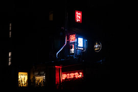 Enseigne lumineuse d'un pub irlandais à Dublin sur Bram Tempelaar Photography