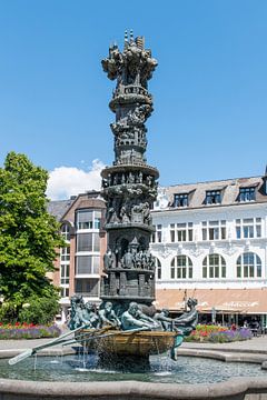 History column on Görresplatz in Koblenz by Wim Stolwerk