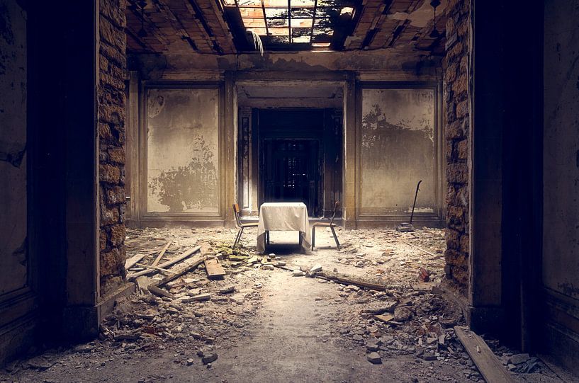 Nous devons parler. par Roman Robroek - Photos de bâtiments abandonnés