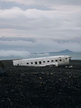 The plane wreck at Sólheimasandur by Roy Mosterd