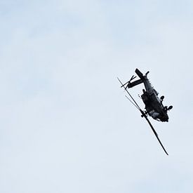 apache helicopter van Jasper Vierbergen