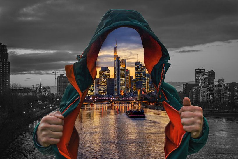 Man met jasje - skyline Frankfurt van Fotos by Jan Wehnert