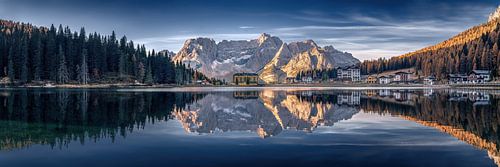 Het Misurina meer in de Dolomieten bij de Drie Pieken.