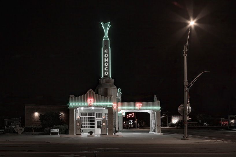 Route 66, Conoco Tower station by Humphry Jacobs