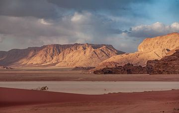 Wadi Rum Woestijn Jordanië van Astrid van der Eerden