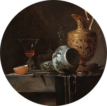Stilleven met een porseleinen vaas, een verguld zilveren waterkan en glazen, Willem Kalf