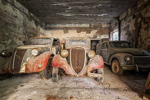 Verlassene Autos in der Garage