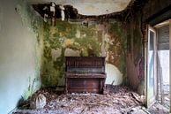 Abandoned Piano in Decay. by Roman Robroek thumbnail