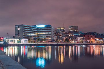 Kleurrijk stadsgezicht "Eilandje" met reflectie | Stadsfotografie van Daan Duvillier