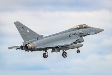 Landende Eurofighter Typhoon van de Luftwaffe. van Jaap van den Berg