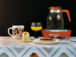 Foto eines Retro-Stilllebens von einem Frühstück.