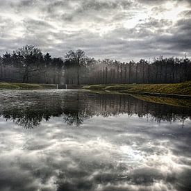 Misty Landscape With A Beautiful Reflection Of The Clouds In The Netherlands. von Mete Yildiz