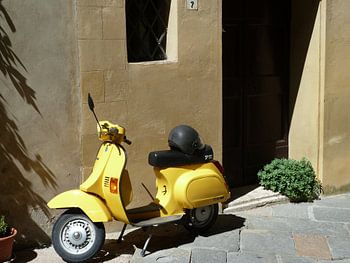 Vespa, Geel, Italie, Scooter, Brommer