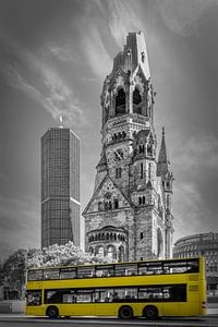 BERLIN Église commémorative Kaiser-Wilhelm avec bus | colorkey