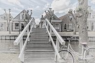 Holzbrücke über den Kanal im Dorf "Sloten" in Friesland, Nederlandnd) Brücke über  von Dick Jeukens Miniaturansicht