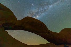 Melkweg bij de FelsenbogeMelkweg over de rotsboog bij Spitzkoppe