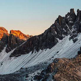 Glowing mountain peak in the Dolomites, Italy by Tijmen Hobbel