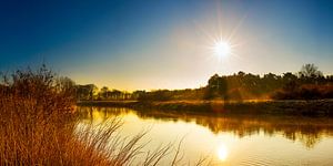 Sonnenaufgang am Fluss von Günter Albers