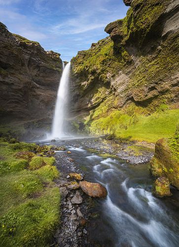 Der Kvernufoss-Wasserfall in Südisland