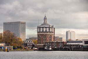 Wasserturm auf dem Esch und Erasmus-Universität in Rotterdam.