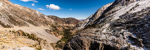 Panorama Tioga Pass Road met rotsen in Yosemite National Park California USA