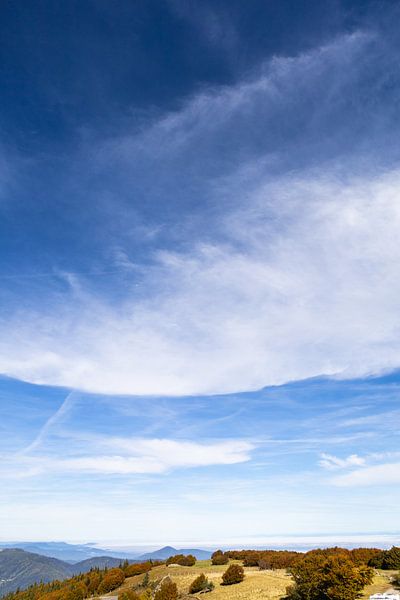 Schöner Himmel über den Vogesen in der Nähe des Grand Ballon (1) von André Blom Fotografie Utrecht