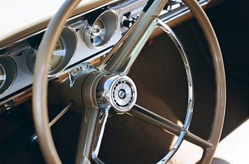 Ford Fairlane Cockpit (Echte Analog-Fotografie) von Heiko Kapeller