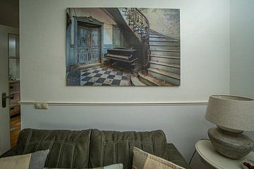 Klantfoto: De verlaten piano en de trap van Truus Nijland