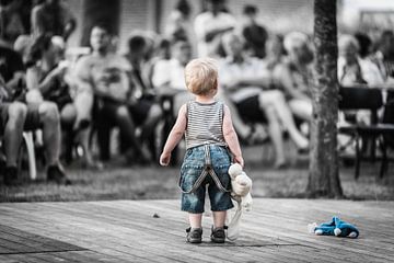 Boy on stage van Geert-Jan Timmermans