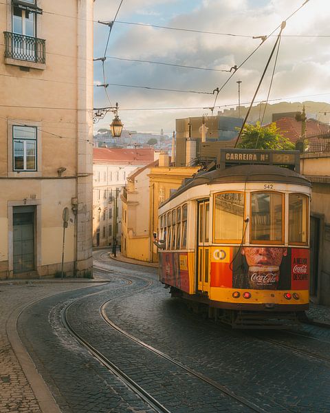 Elektrische 28 Tram in Lissabon van Oliver Preuss