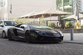 Geschwärzter Lamborghini Aventador S in Düsseldorf von Joost Prins Photograhy