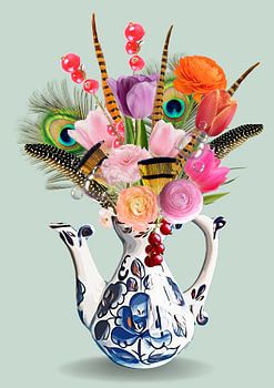 Delfts blauwe kan met boeket