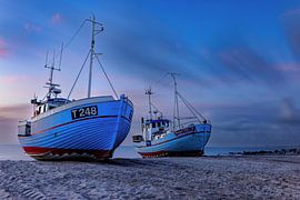 Bateaux de pêche sur la plage sur Dirk Rüter