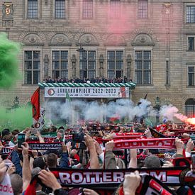 Feyenoord affiche un bol lors de l'inauguration de l'hôtel de ville sur Feyenoord Kampioen