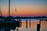 ondergaande zon in de haven