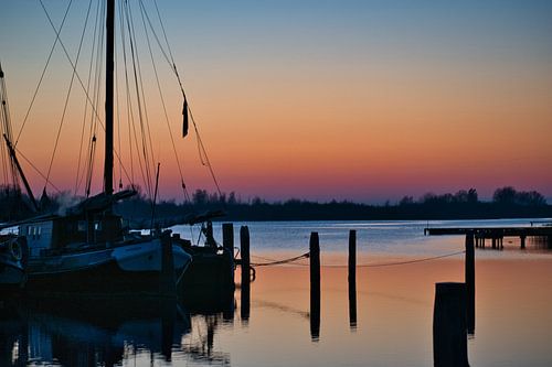 Untergehende Sonne im Hafen