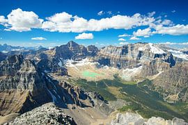 Einzigartiger Bergblick vom Mt. Temple im Banff National Park von Leo Schindzielorz