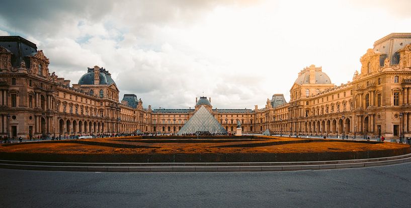 Louvre Museum by Hello Pompoyo