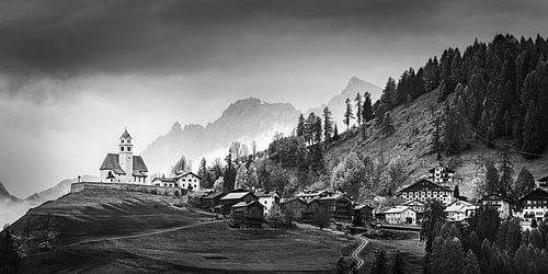 Colle Santa Lucia en noir et blanc