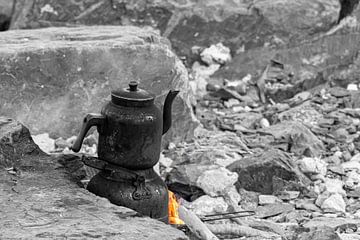 Tea kettle on the Bosporus by Oguz Özdemir