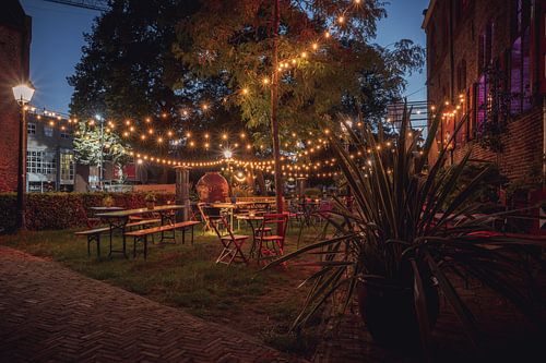 Ein beleuchteter Garten in Zwolle von Jaimy Leemburg Fotografie