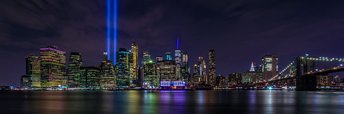Panorama de la ligne d'horizon de New York avec le World Trade Center et le pont de Brooklyn sur Tux Photography