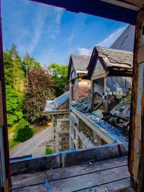 Dilapidated but not abandoned... by Carlo Hermans