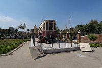 Een oude gerenoveerde tram van de vroegere Heliopolis-tramlijn die in 1910 van start ging